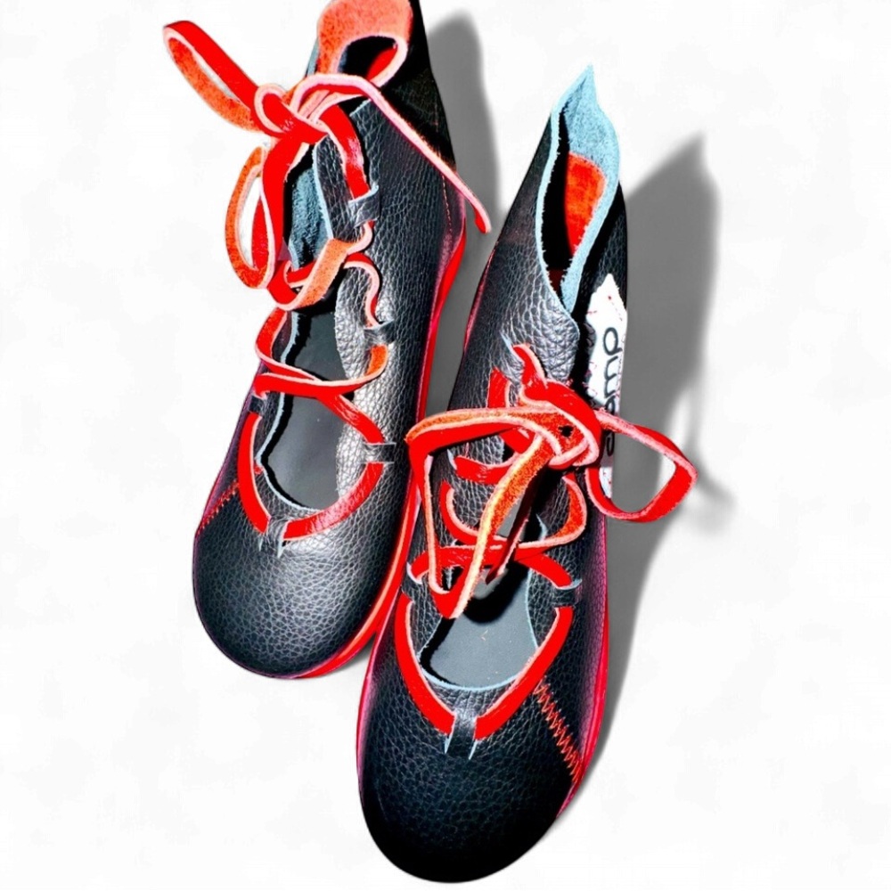 AUTHENTIC CLAMP SUEDE LEATHER Black and Red Lace-Up Shoes

SIZE 37